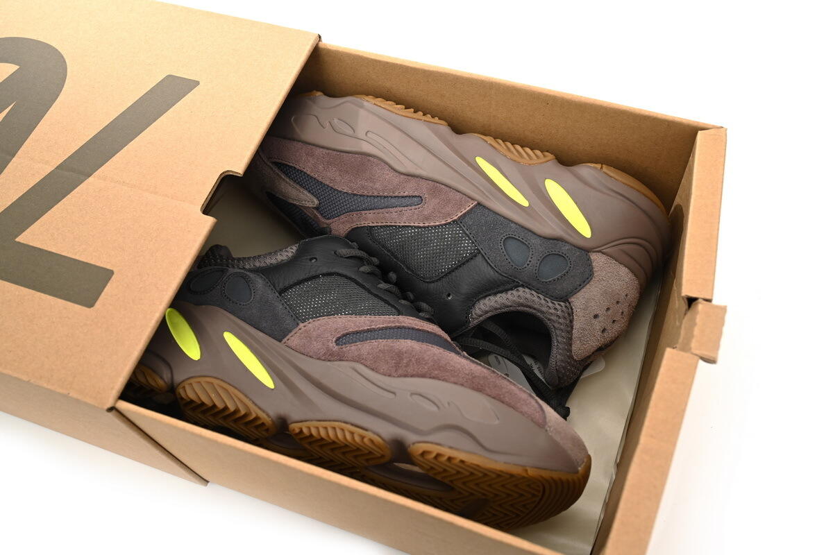 OG Yeezy Boost 700“Mauve”