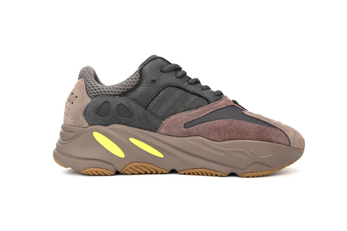 OG Yeezy Boost 700“Mauve”