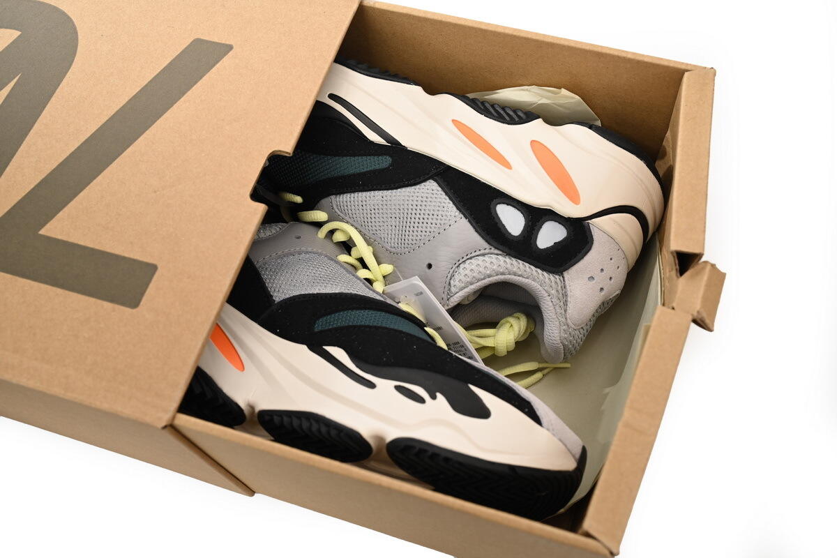 OG Yeezy Boost 700 OG“Wave Runner”