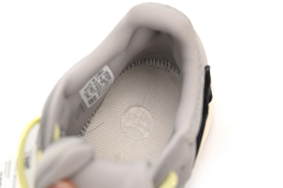 OG Yeezy Boost 700 OG“Wave Runner”