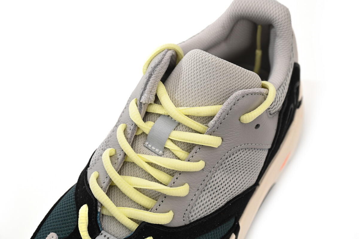 OG Yeezy Boost 700 OG“Wave Runner”