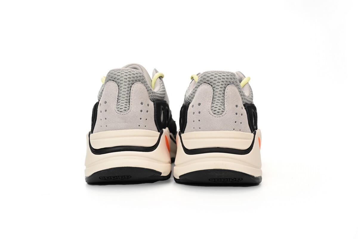 OG Yeezy Boost 700 OG“Wave Runner”