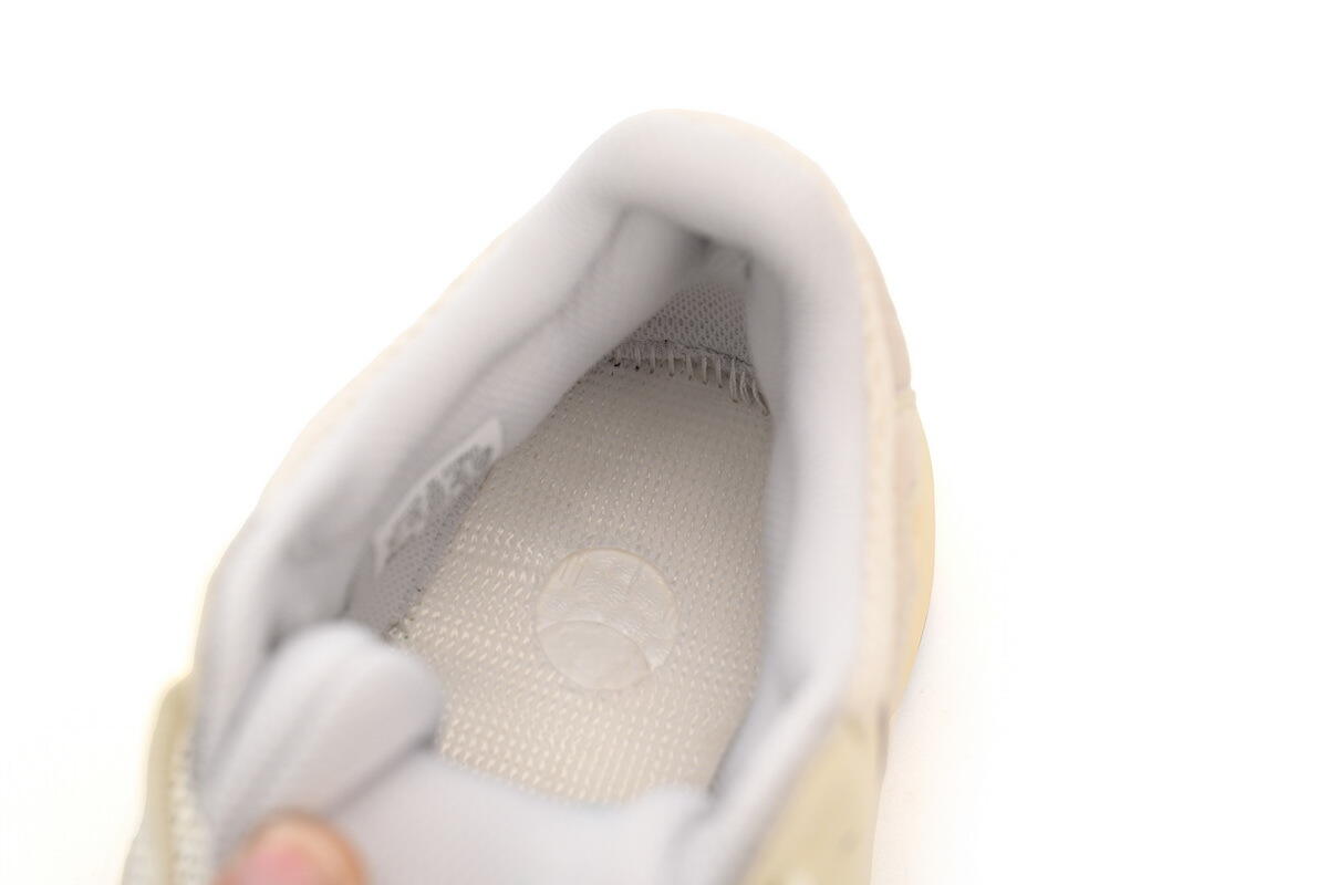 OG Yeezy Boost 700“Analog”