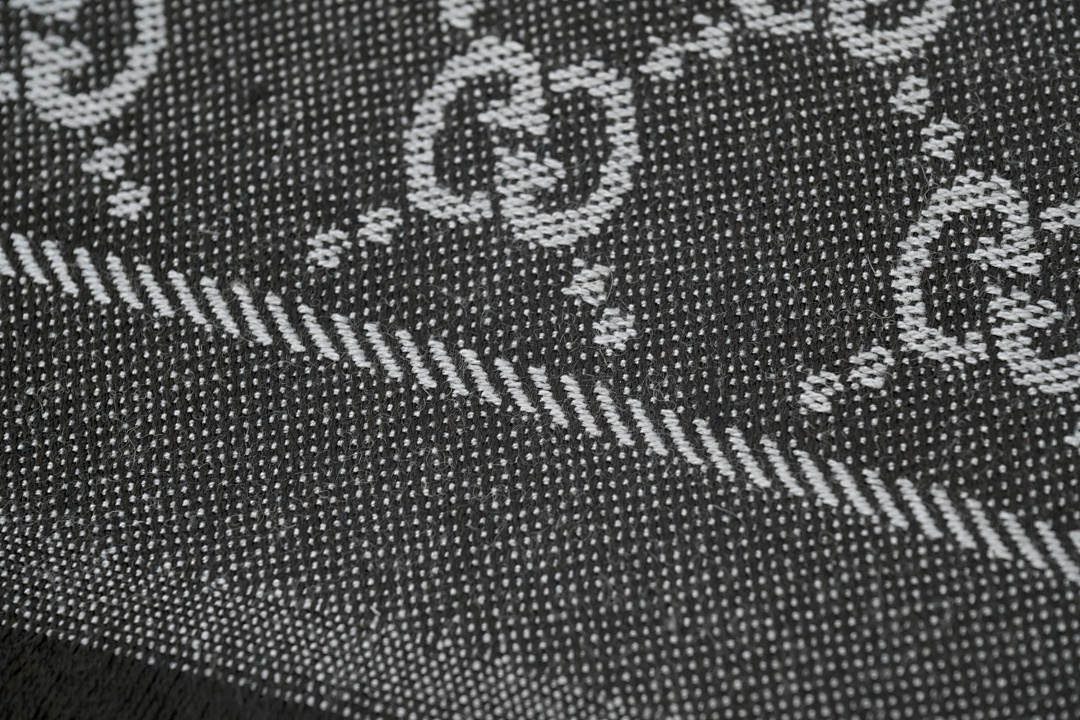 GUCCI Scraf 03