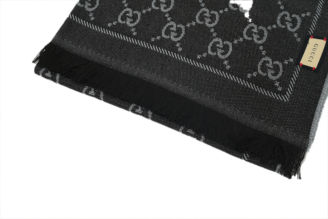GUCCI Scraf 03