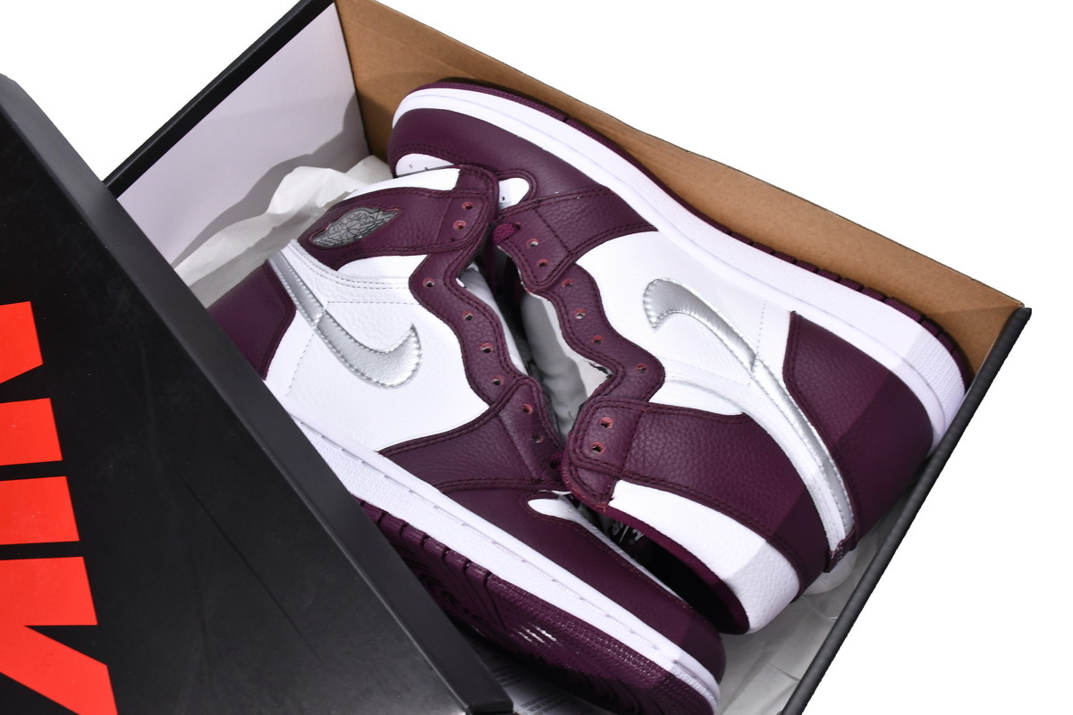 Jordan 1 Retro High OG Bordeaux 555088-611