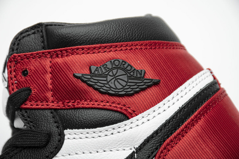 Air Jordan 1 OG High OG “Satin Black Toe” CD0461-016  ??