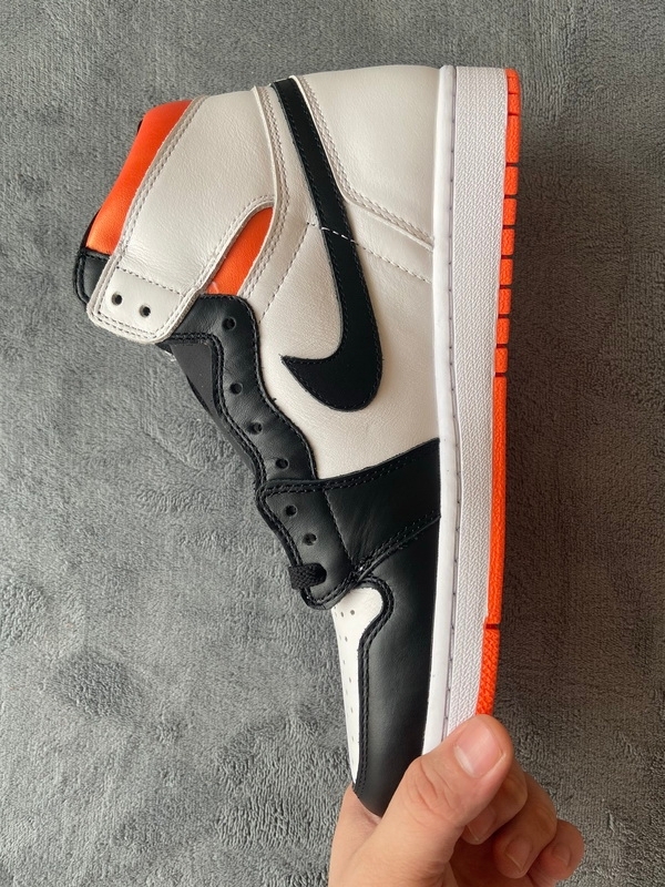 Air Jordan 1 High OG Electro Orange 555088-180??