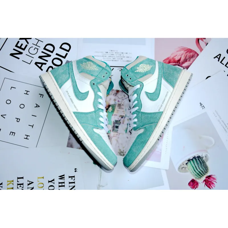Air Jordan 1 High OG“Turbo Green” 555088-311 ?Nike Jordan 1 Retro High Turbo Green Mens - Crew Kicks?aj1 turbo green,turbo green air jordan 1,turbo green aj1,turbo green jordans,Nike Jordan 1 Retro High Turbo Green Mens