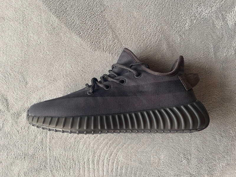 mono cinder yeezy