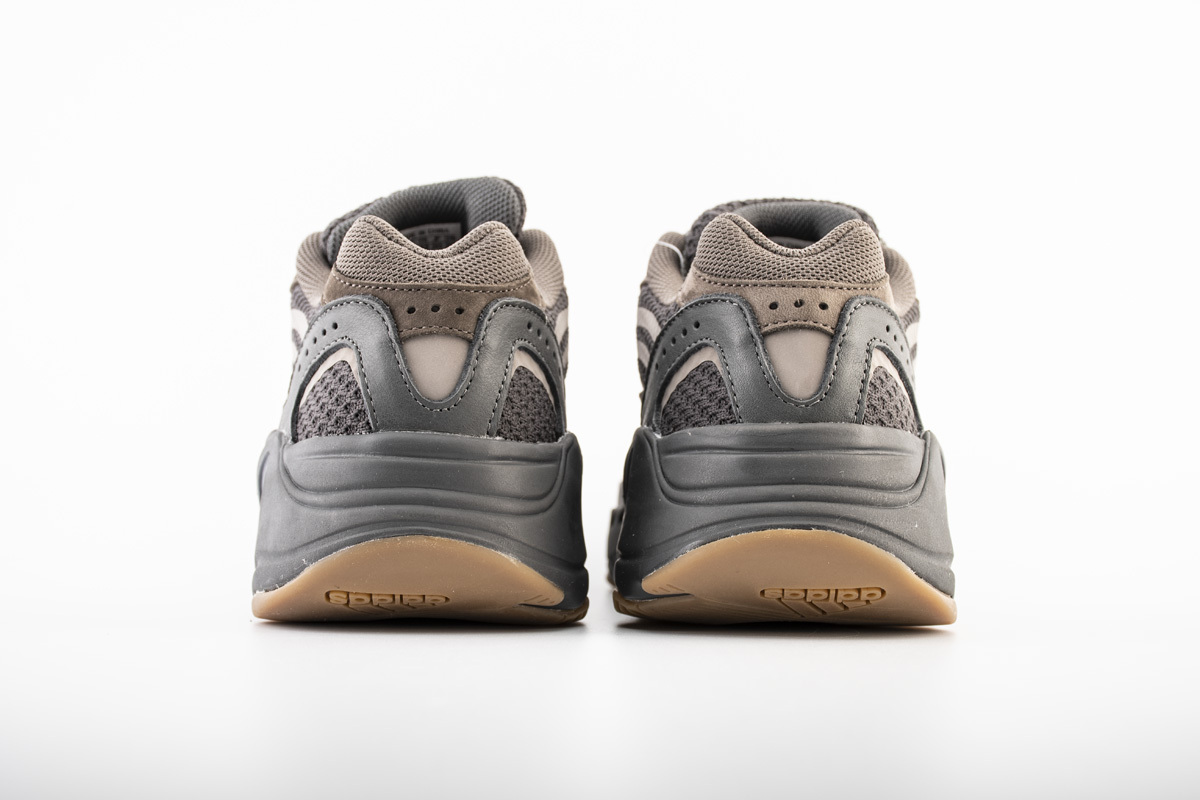 Yeezy Boost 700 V2 “Geode” EG6860??