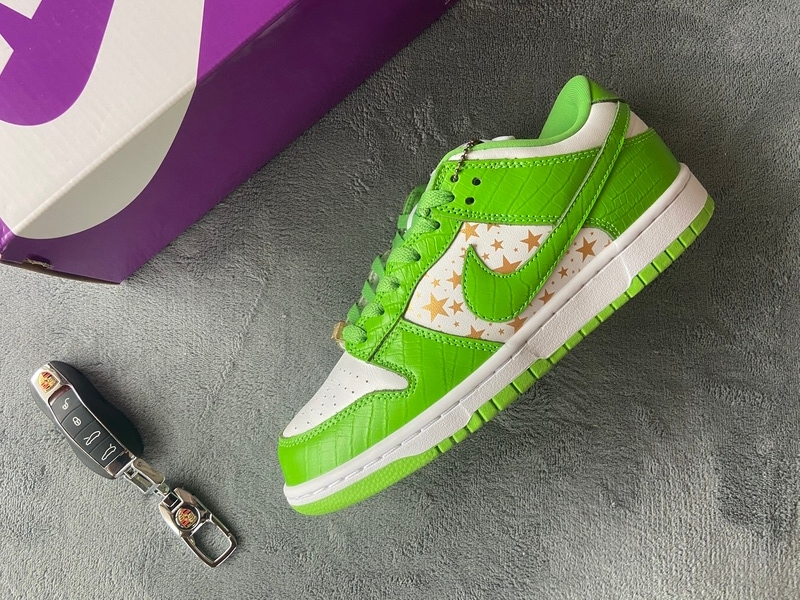 Supreme x Nike SB Dunk Low "Green Stars” DH3228-101 ??nike