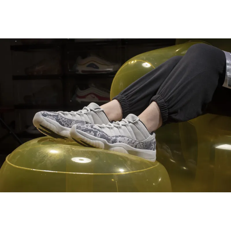 Air Jordan 11 Low “Light Bone” CD6846-002