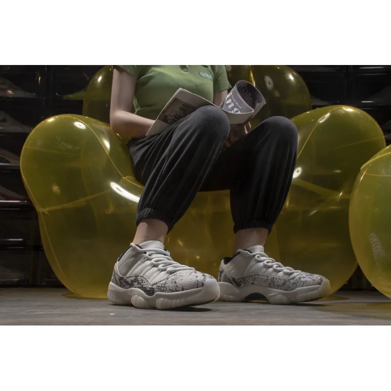 Air Jordan 11 Low “Light Bone” CD6846-002