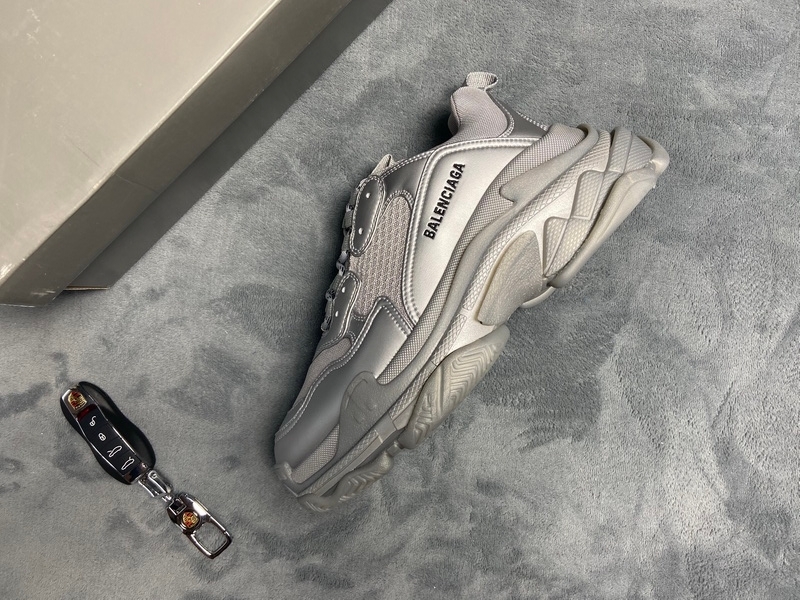  Balenciaga Triple S Light Gray Silver 536737 W2FS2 8100 ??