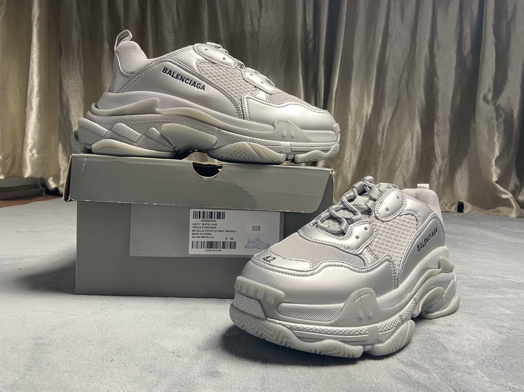  Balenciaga Triple S Light Gray Silver 536737 W2FS2 8100 ??