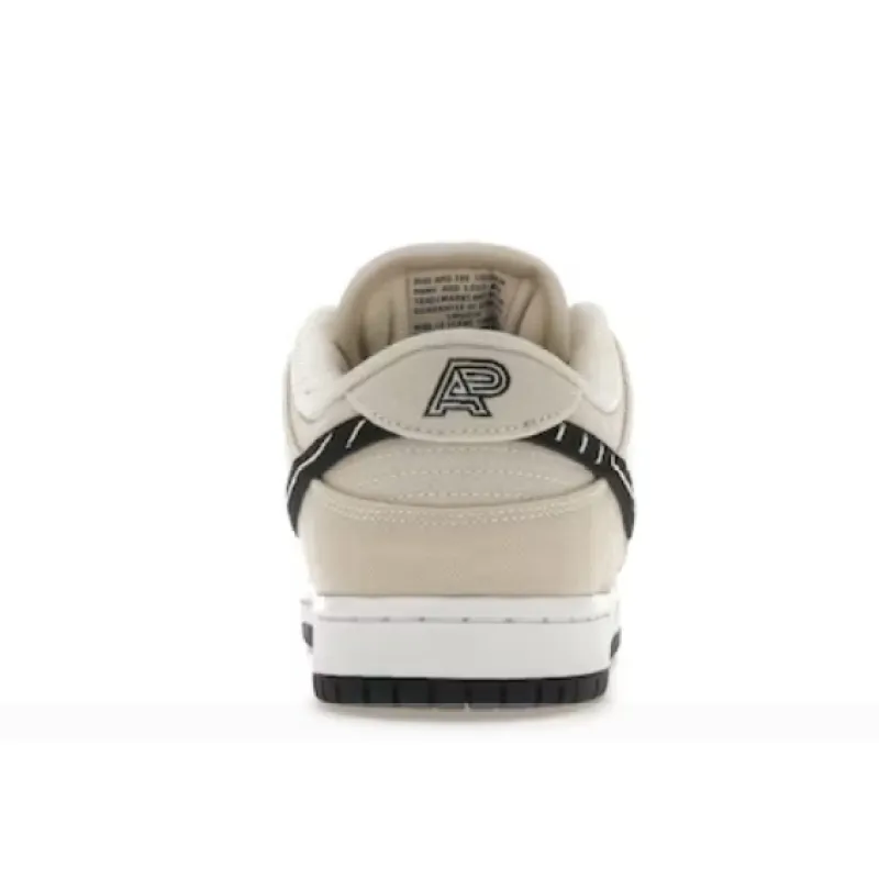 Nike SB Dunk Low Albino & Preto FD2627-200