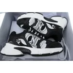 Sneaker Black and White
