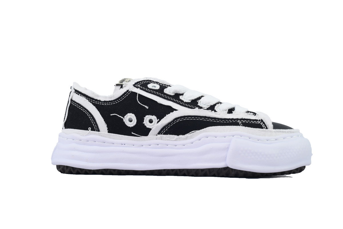 Maison Mihara Yasuhiro Peterson Low Snkeaer Black and White