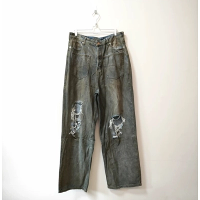 Balenciaga Grey Patched Pockets Baggy Jeans 02