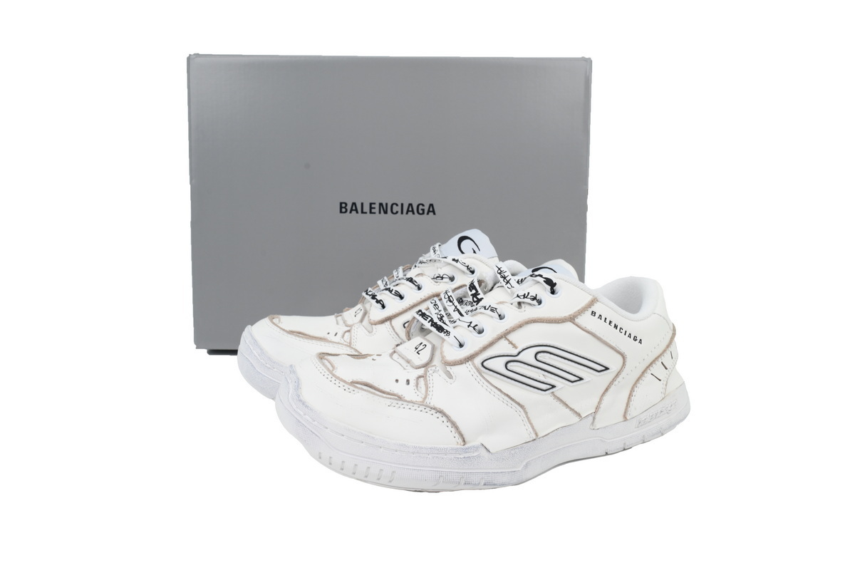Balenciaga Hamptons Worn-Out Sneaker All White
