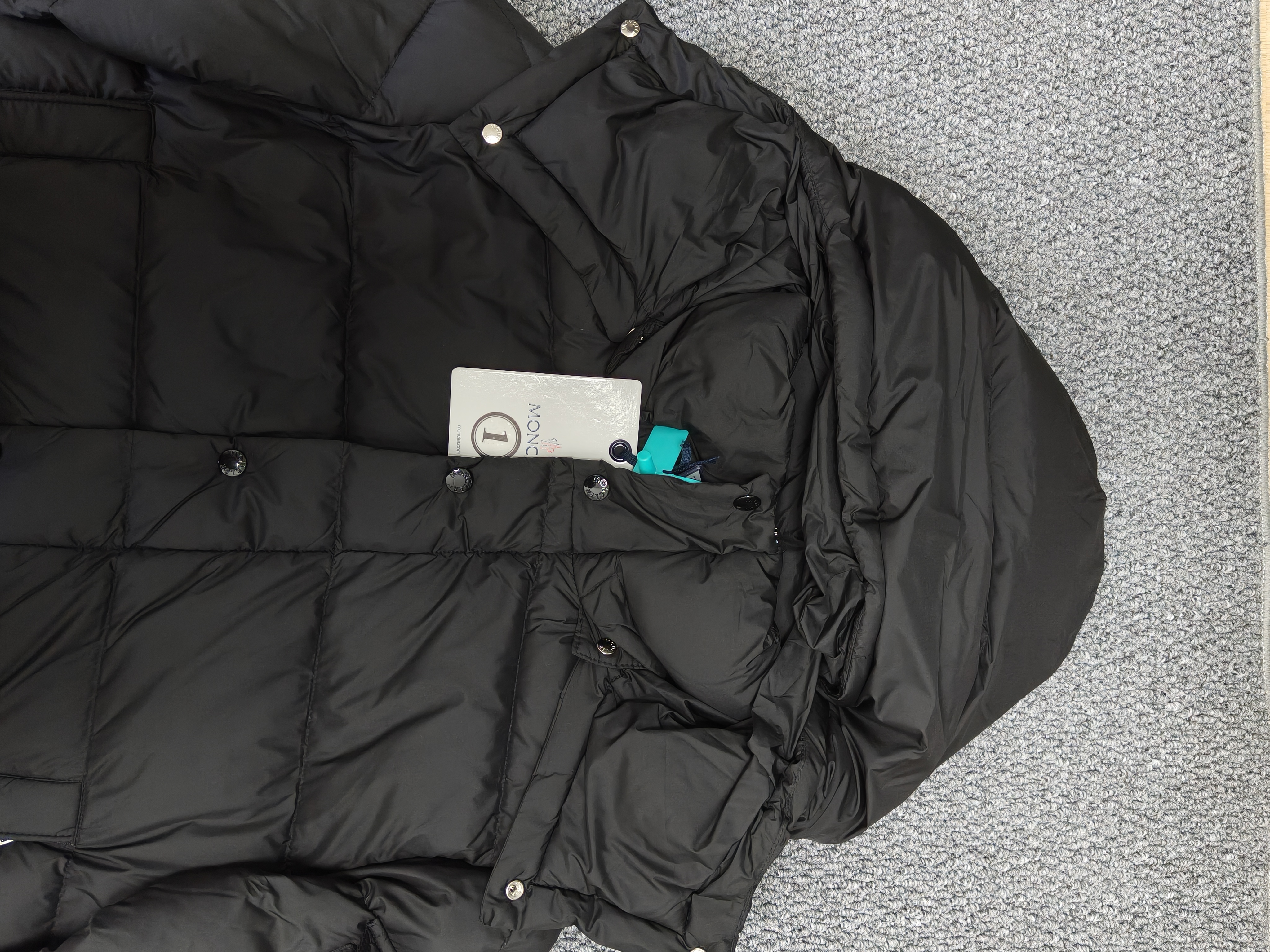 Moncler Maya 70 Hooded Short Down Jacket