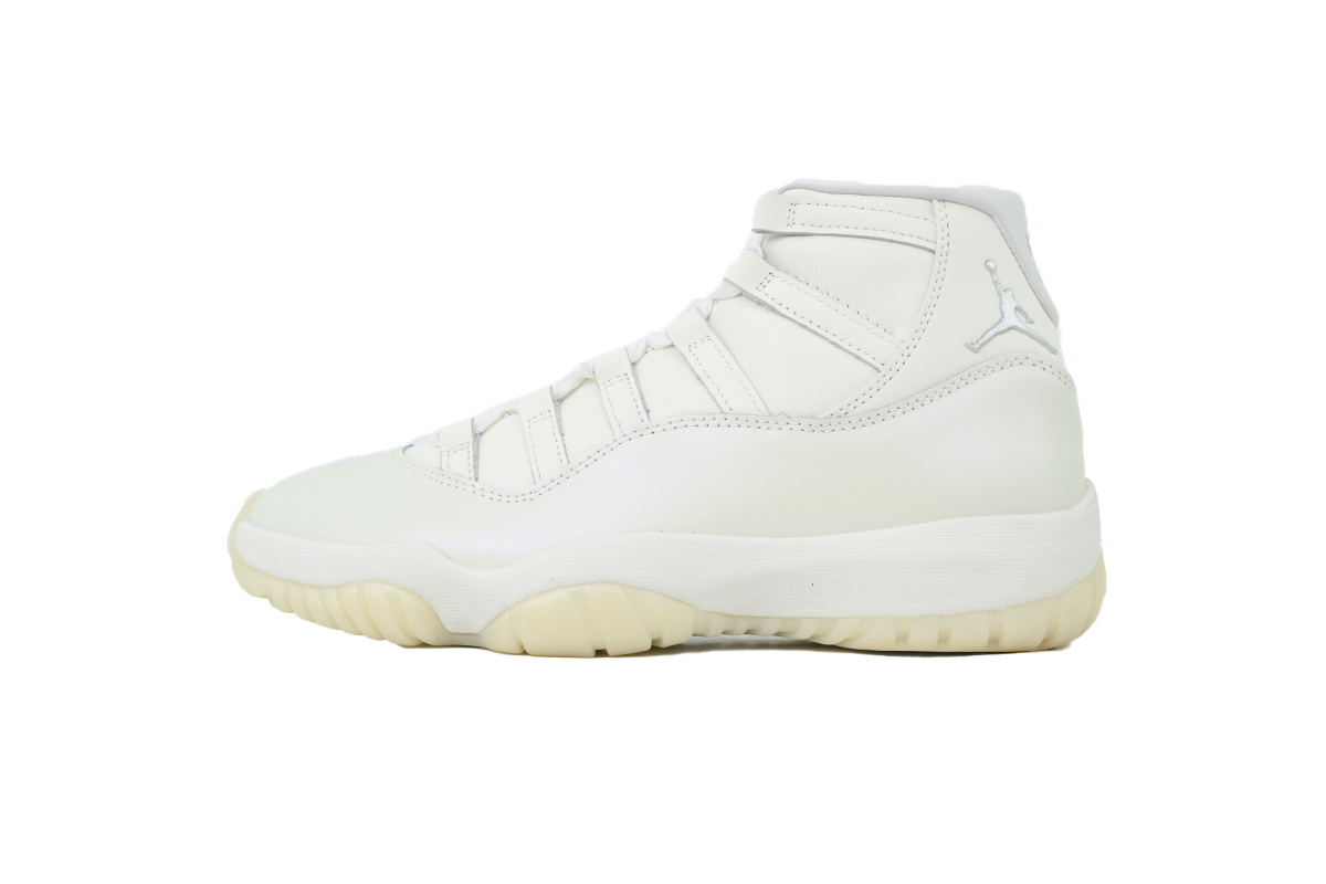 Jordan 11 Retro Pearl AR0715-110