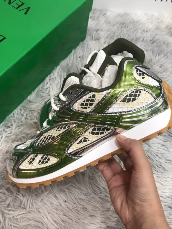 Bottega Veneta Orbit Mud White