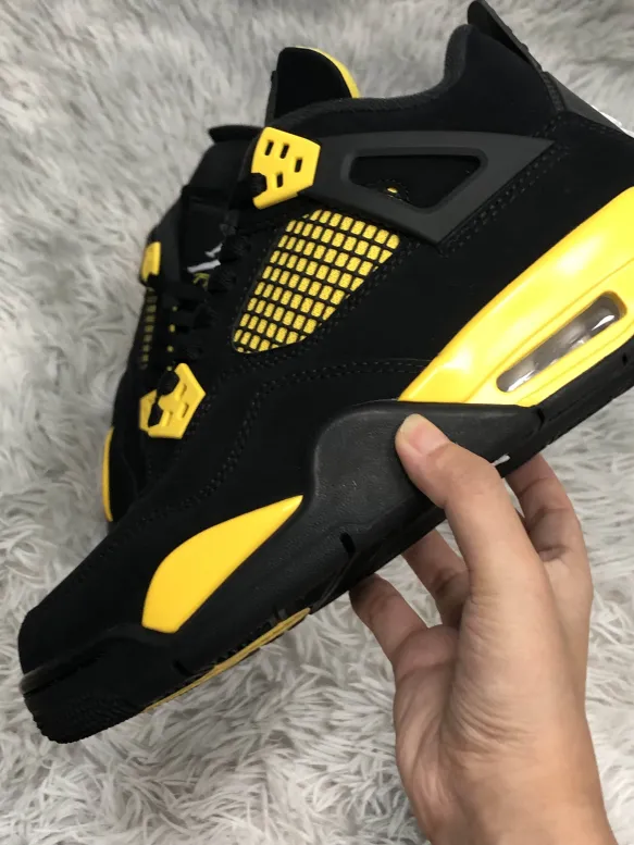 Jordan 4 Retro Thunder DH6927-017