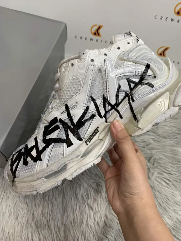 Balenciaga Runner Graffiti White 677402 W3RBQ 9010