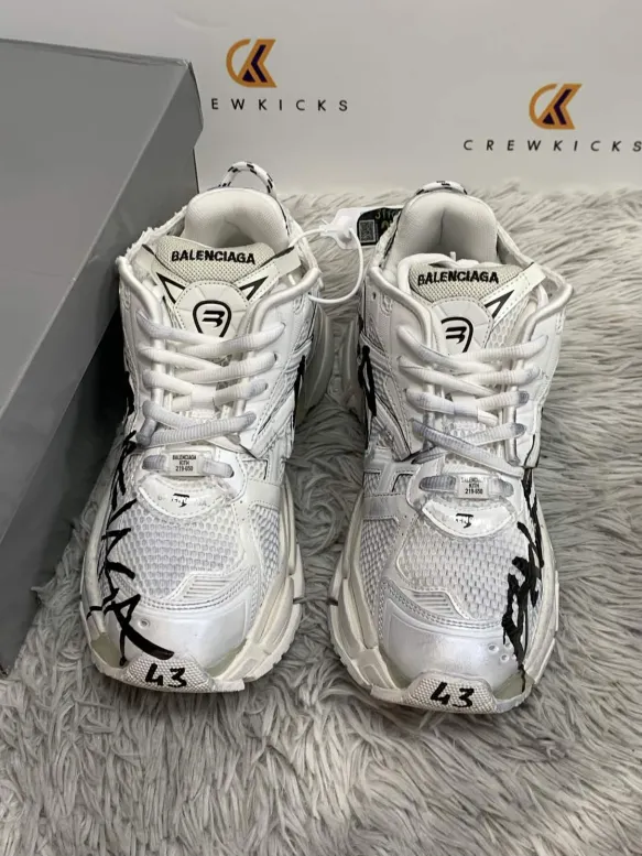 Balenciaga Runner Graffiti White 677402 W3RBQ 9010