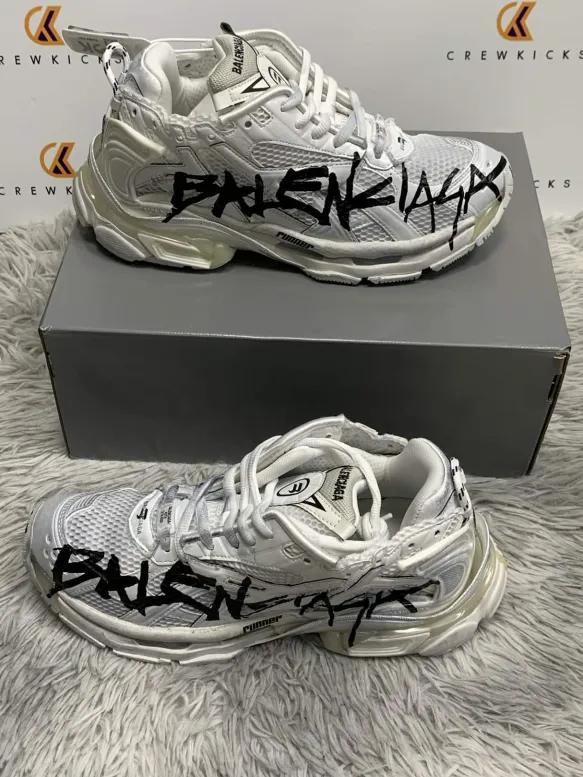Balenciaga Runner Graffiti White 677402 W3RBQ 9010