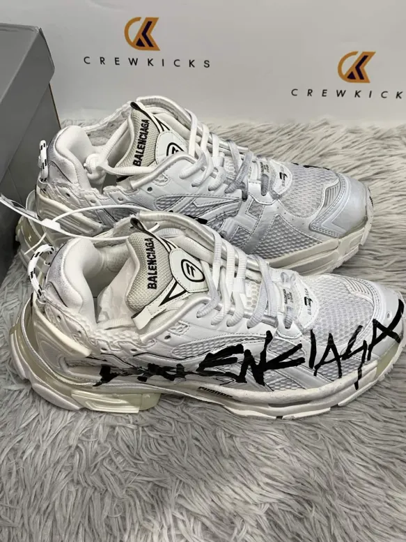 Balenciaga Runner Graffiti White 677402 W3RBQ 9010