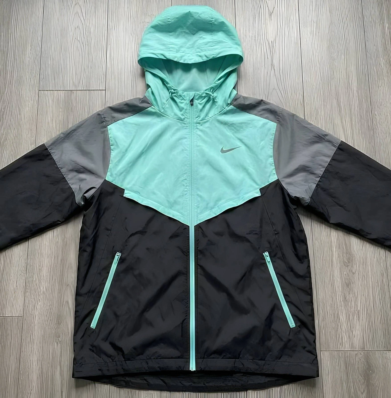 Nike Windrunner Jacket & 7" Challenger Shorts Set Jade