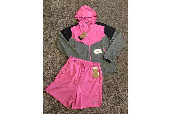 Nike Windrunner & 7” Challenger Short Set Playful Pink