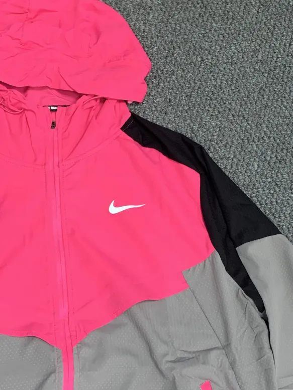Nike Windrunner & 7” Challenger Short Set Playful Pink