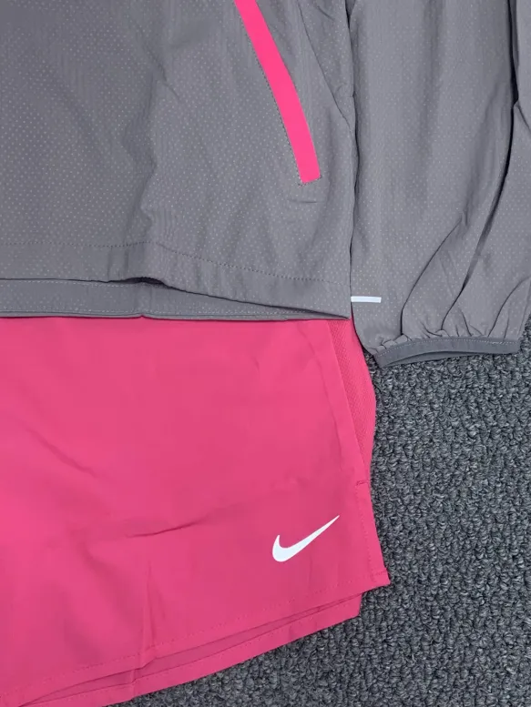 Nike Windrunner & 7” Challenger Short Set Playful Pink