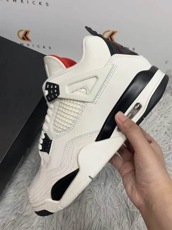 Jordan 4 Retro OG Flight Club IM4002-100