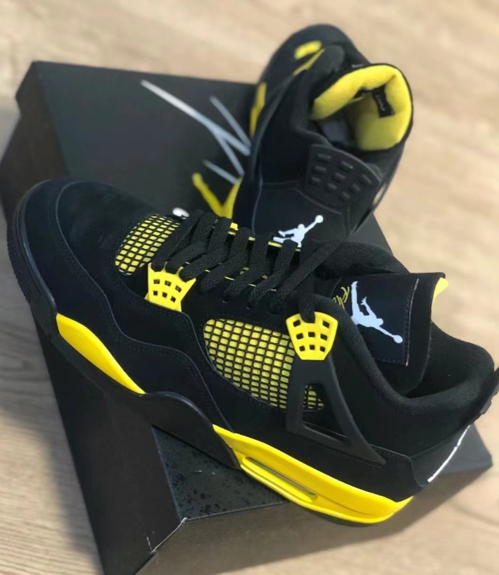 Jordan 4 Retro Thunder DH6927-017 review Elias 01
