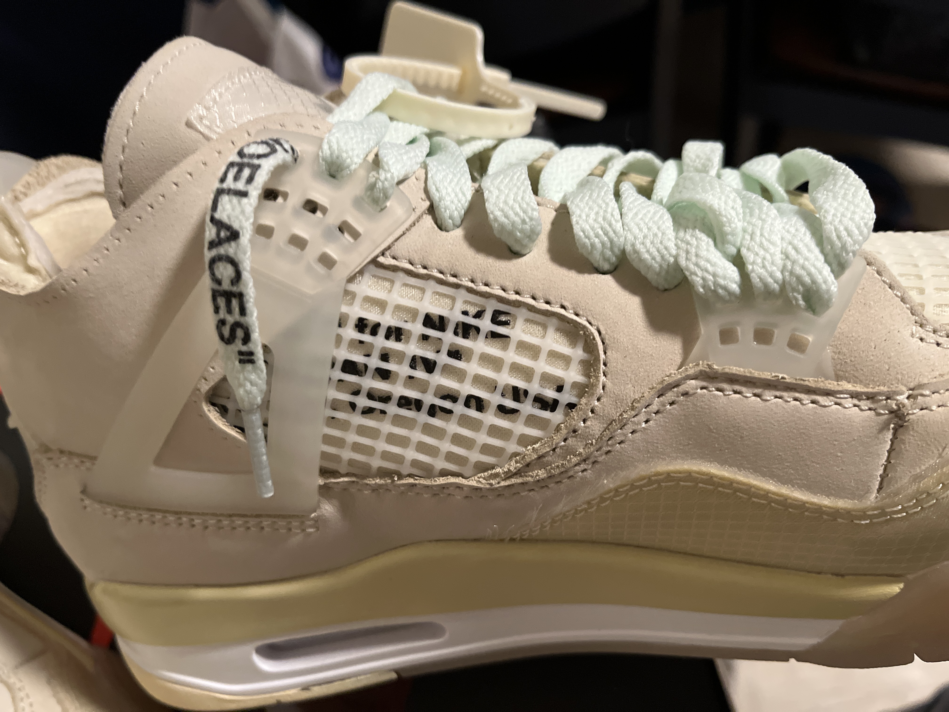 Off-White x  Air Jordan 4 Retro Sail CV9388-100  review Zee 01