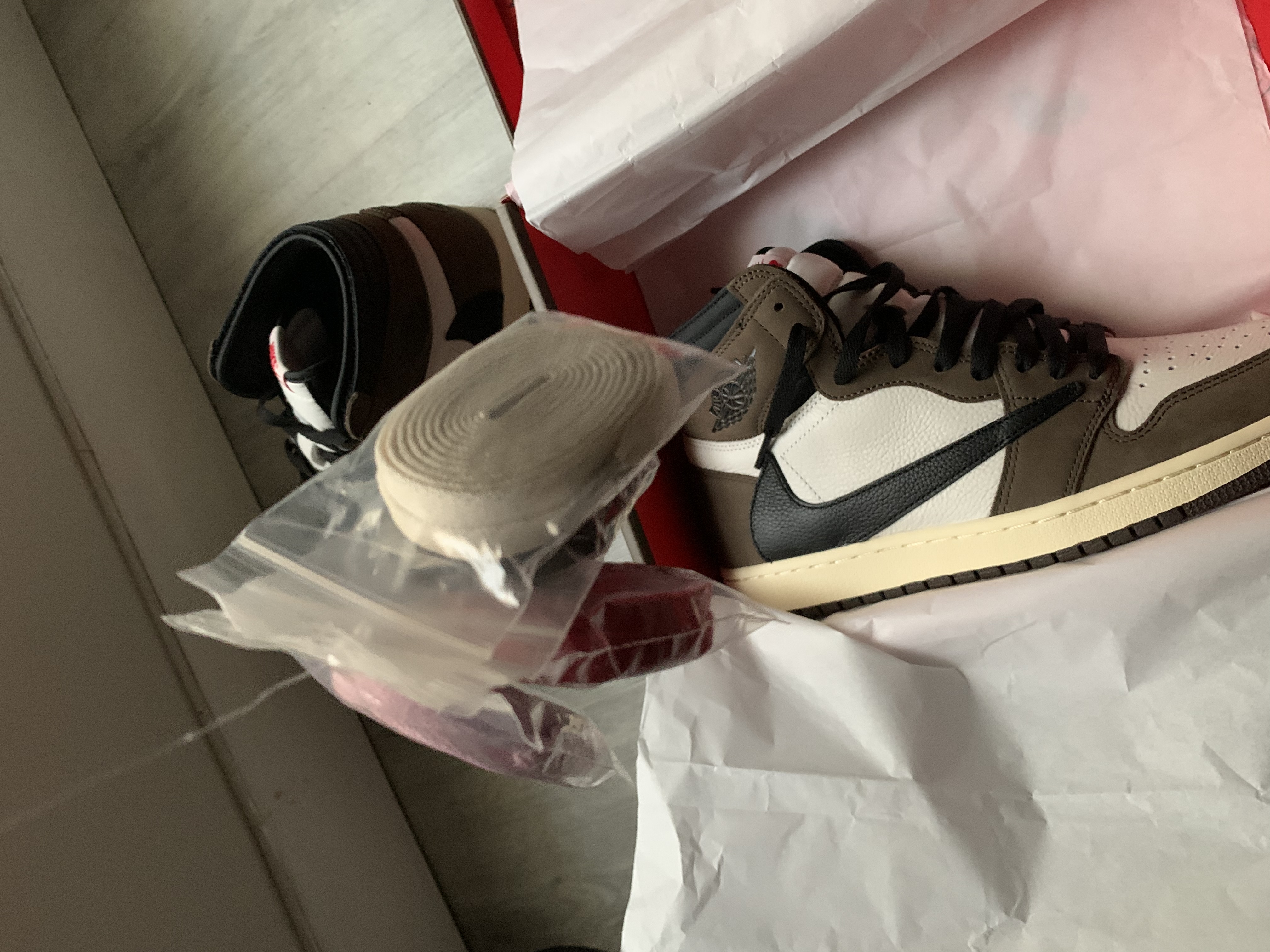 Travis Scott x Air Jordan 1 Retro High OG Mocha CD4487-100 review D 03