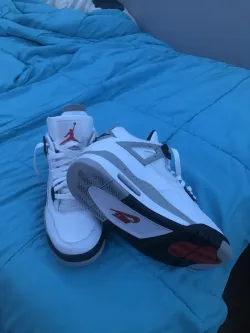 Jordan 4 Retro White Cement 840606-192  review jitwalker 01