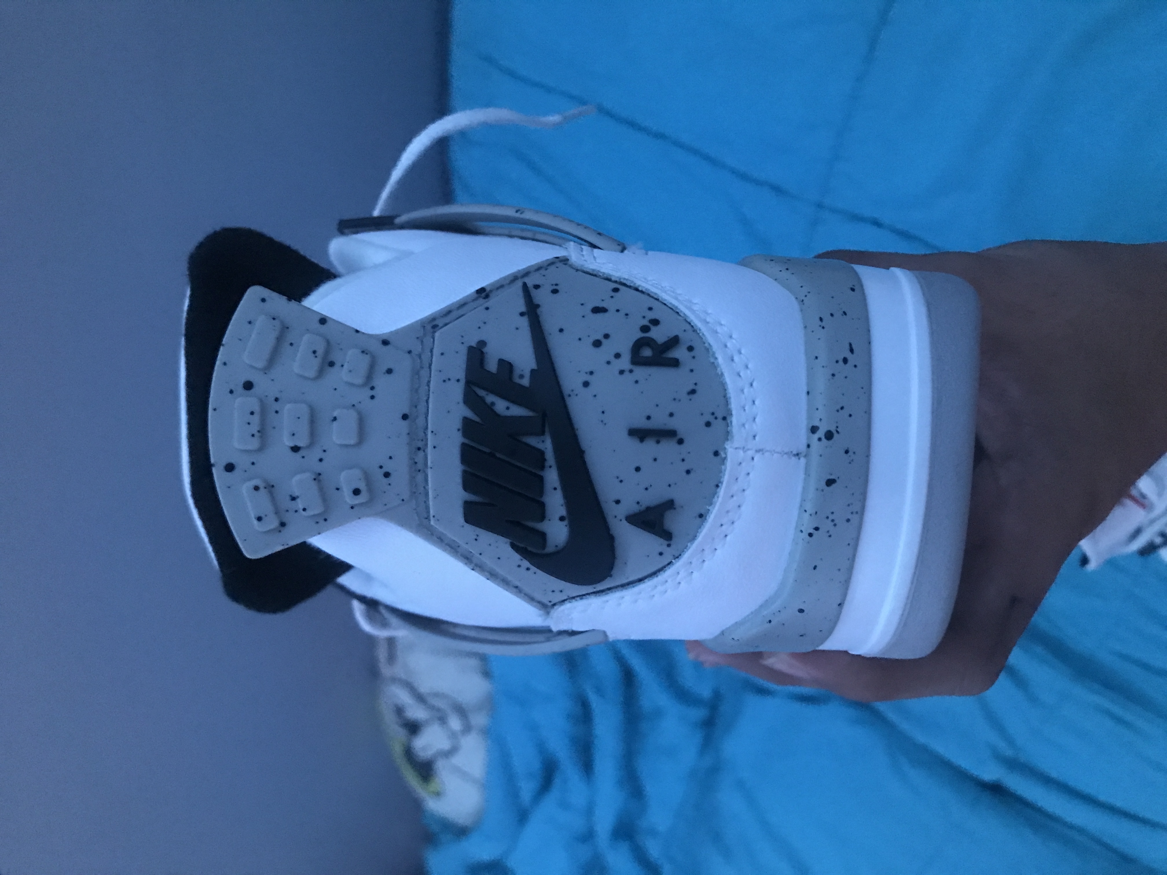 Jordan 4 Retro White Cement 840606-192  review jitwalker 01