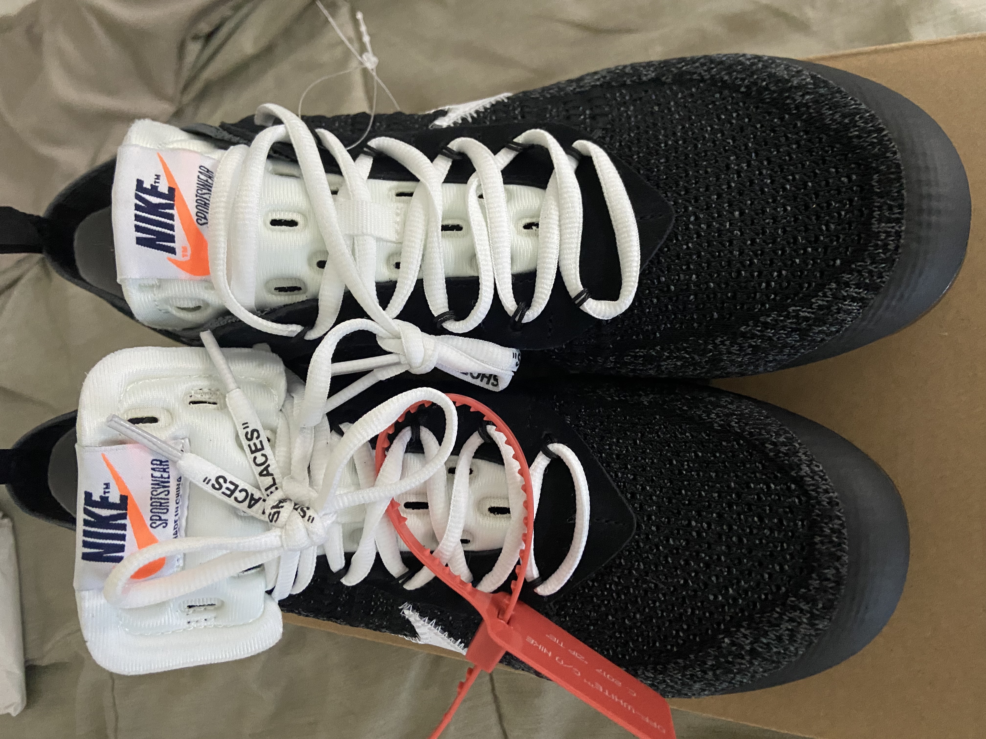 Nike Air VaporMax Off-White AA3831-001 review Izzy 01