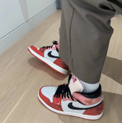 Jordan 1 High OG Spider-Man Across the Spider-Verse DV1748-601  review Jane Virtamo 01