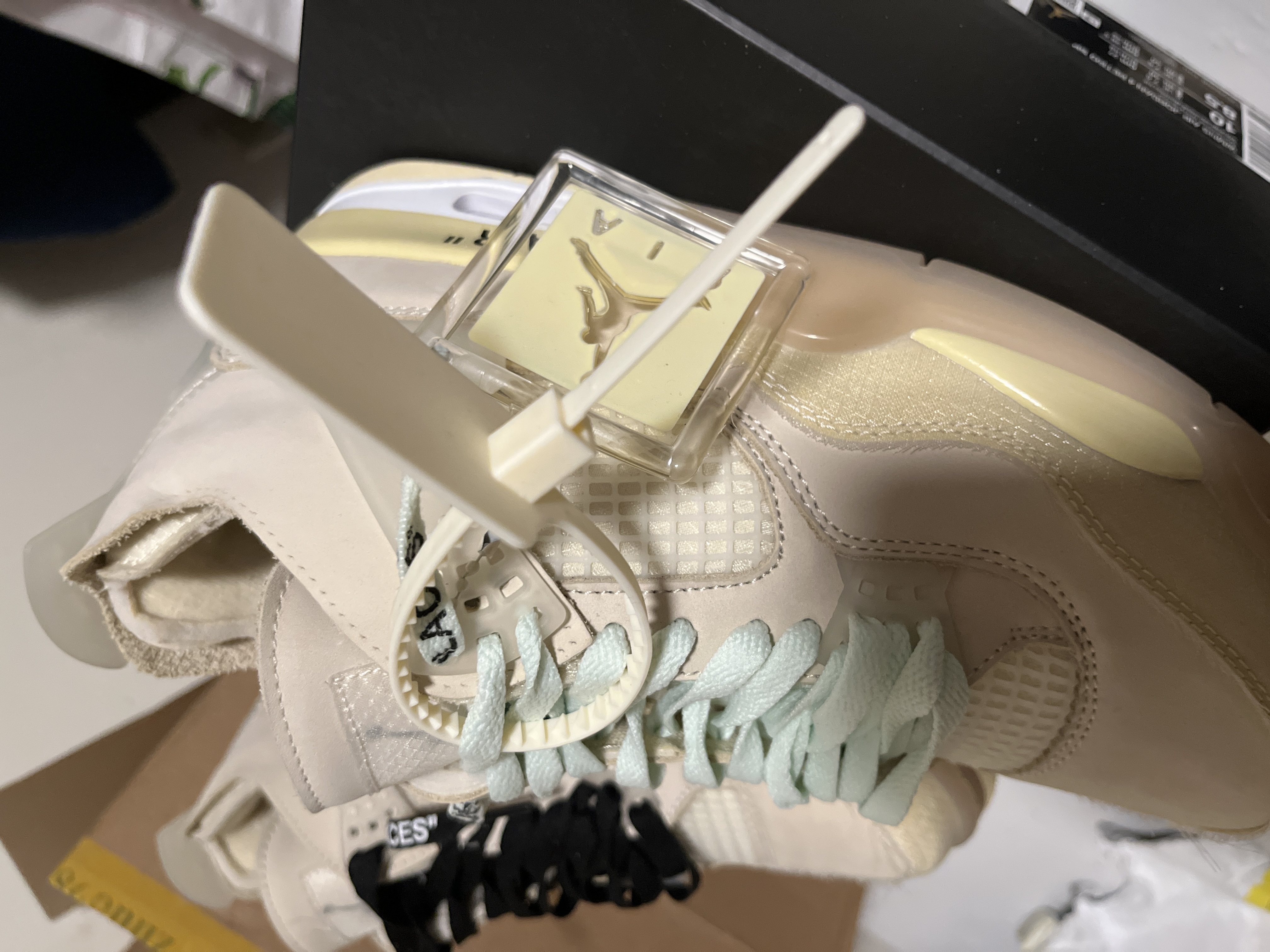 Off-White x  Air Jordan 4 Retro Sail CV9388-100  review Zee 00