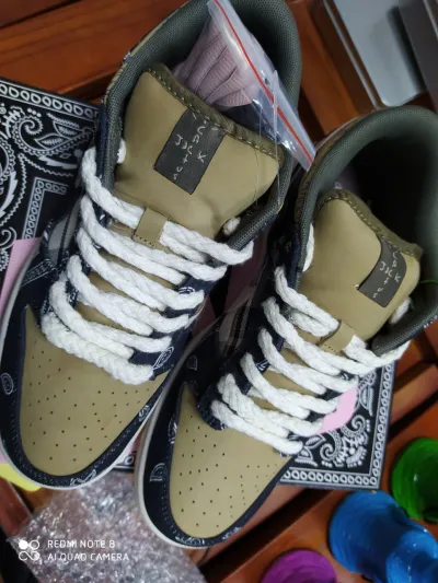 Travis Scott x Nike SB Dunk Low CT5053-001  review Chasely 