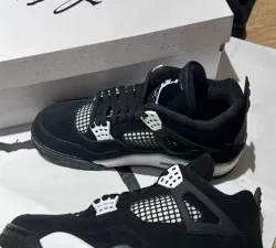 Air Jordan 4 Retro White Thunder FQ8138-001 review Pieter  01