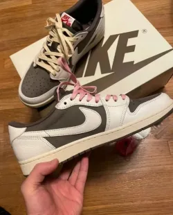 Jordan 1 Retro Low OG SP Travis Scott Reverse Mocha DM7866-162  review Leo  01