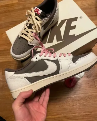 Jordan 1 Retro Low OG SP Travis Scott Reverse Mocha DM7866-162  review Leo  00